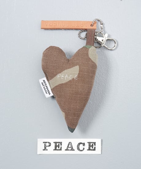 ARTEPOVERA｜【 ARTEPOVERA-25WI75032 】 US.カモジャケット RE-キーホルダー(PEACE)