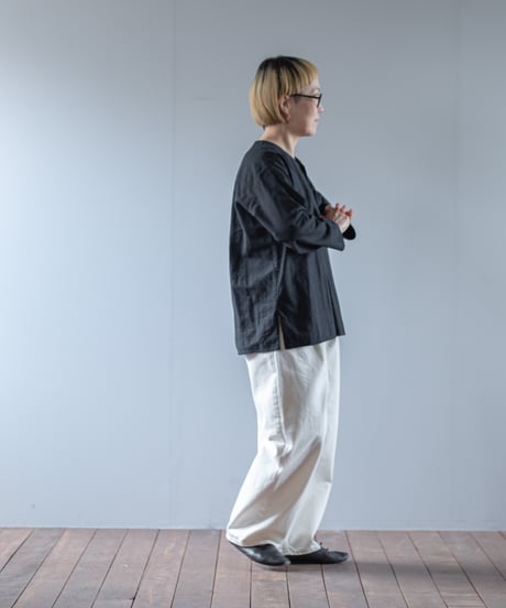 ATPOVA｜【 2025winter31 】 L/C VネックノーカラーSH（製品染）