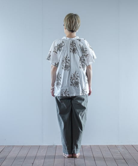 ATPOVA｜【 2025summer13 】インド草木染ハンドプリント スタンドギャザーSH
