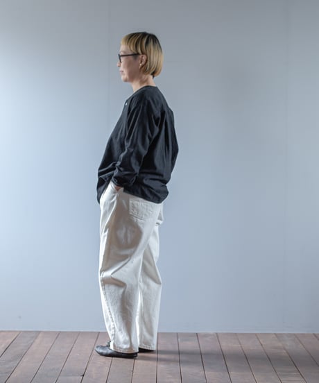 ATPOVA｜【 2025winter31 】 L/C VネックノーカラーSH（製品染）