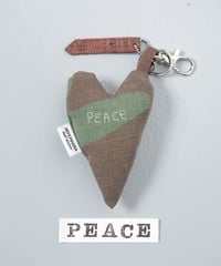 ARTEPOVERA｜【 ARTEPOVERA-25WI75021 】 US.カモジャケット RE-キーホルダー(PEACE)