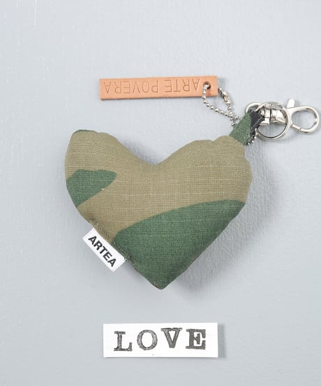 ARTEPOVERA｜【 ARTEPOVERA-25WI74026 】 US.カモジャケット RE-キーホルダー(LOVE)