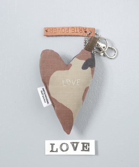 ARTEPOVERA｜【 ARTEPOVERA-25WI74022 】 US.カモジャケット RE-キーホルダー(LOVE)