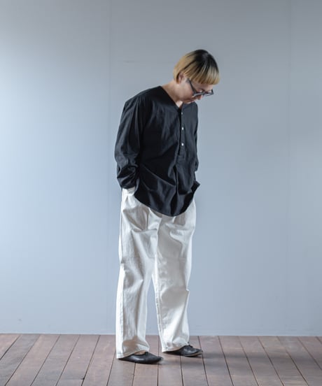ATPOVA｜【 2025winter31 】 L/C VネックノーカラーSH（製品染）
