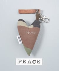 ARTEPOVERA｜【 ARTEPOVERA-25WI75027 】 US.カモジャケット RE-キーホルダー(PEACE)