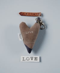 ARTEPOVERA｜【 ARTEPOVERA-25WI74060 】 US.カモジャケット RE-キーホルダー(LOVE)