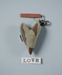 ARTEPOVERA｜【 ARTEPOVERA-25WI74042 】 US.カモジャケット RE-キーホルダー(LOVE)
