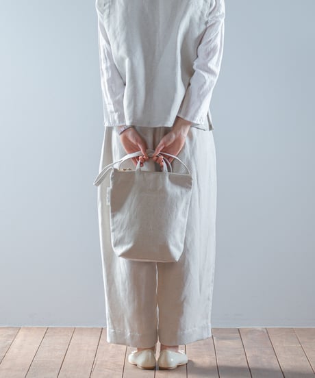 ATPOVA｜【 2026spring09 】 セレモニー リネンポリエステル混 サコッシュ(刺繡有)