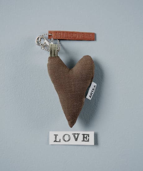 ARTEPOVERA｜【 ARTEPOVERA-25WI74042 】 US.カモジャケット RE-キーホルダー(LOVE)