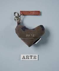ARTEPOVERA｜【 ARTEPOVERA-25WI73040 】 US.カモジャケット RE-キーホルダー(ARTE)