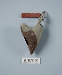 ARTEPOVERA｜【 ARTEPOVERA-25WI73045 】 US.カモジャケット RE-キーホルダー(ARTE)