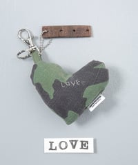 ARTEPOVERA｜【 ARTEPOVERA-25WI74031 】 US.カモジャケット RE-キーホルダー(LOVE)