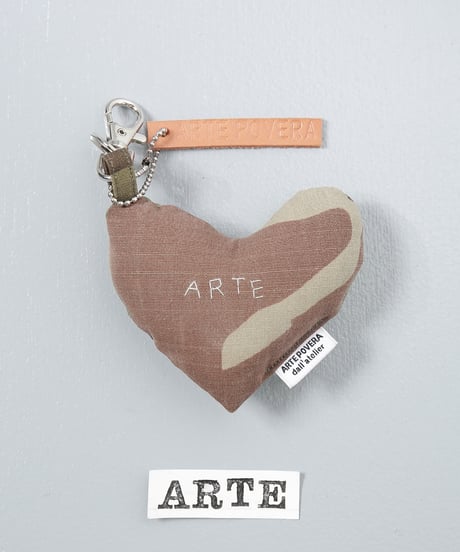 ARTEPOVERA｜【 ARTEPOVERA-25WI73037 】 US.カモジャケット RE-キーホルダー(ARTE)
