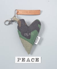 ARTEPOVERA｜【 ARTEPOVERA-25WI75024 】 US.カモジャケット RE-キーホルダー(PEACE)