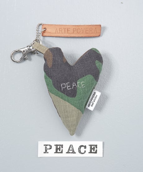 ARTEPOVERA｜【 ARTEPOVERA-25WI75024 】 US.カモジャケット RE-キーホルダー(PEACE)