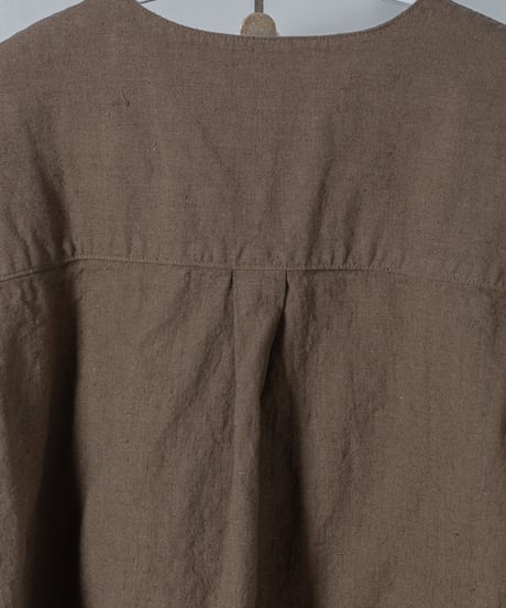ATPOVA｜【 2025winter31 】 L/C VネックノーカラーSH（製品染）