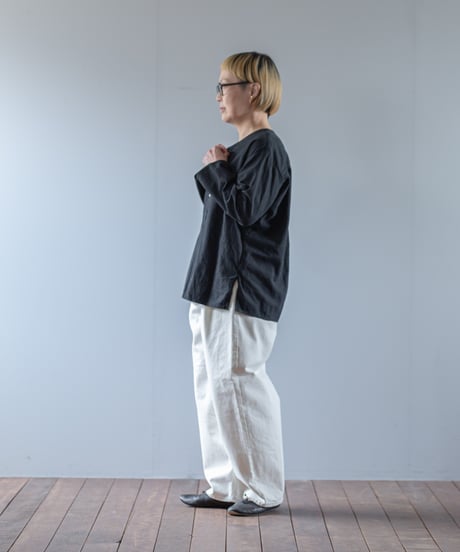 ATPOVA｜【 2025winter31 】 L/C VネックノーカラーSH（製品染）