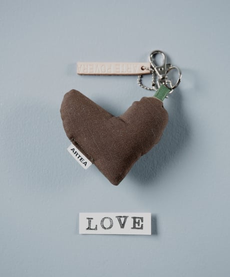 ARTEPOVERA｜【 ARTEPOVERA-25WI74051 】 US.カモジャケット RE-キーホルダー(LOVE)