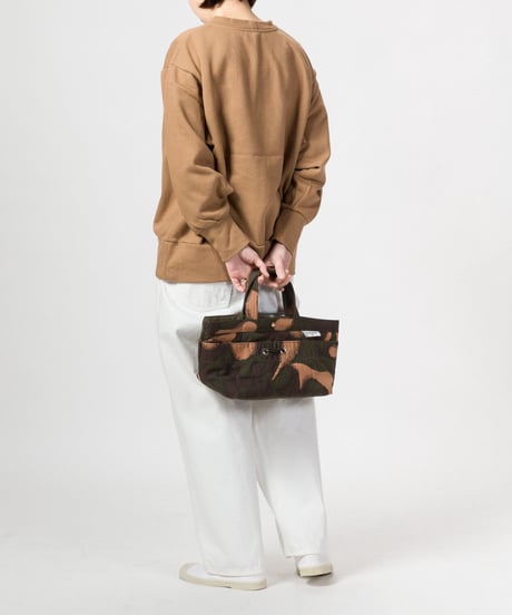 ★ARTEPOVERA【 artea-regoods017 】ハンガリー迷彩テント RE-ランチBAG（M）