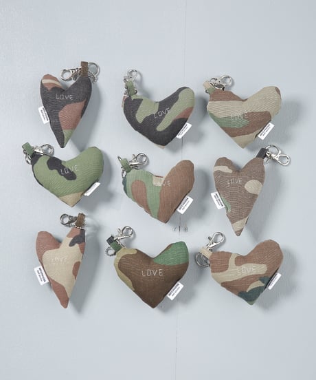 ARTEPOVERA｜【 ARTEPOVERA-25WI74026 】 US.カモジャケット RE-キーホルダー(LOVE)