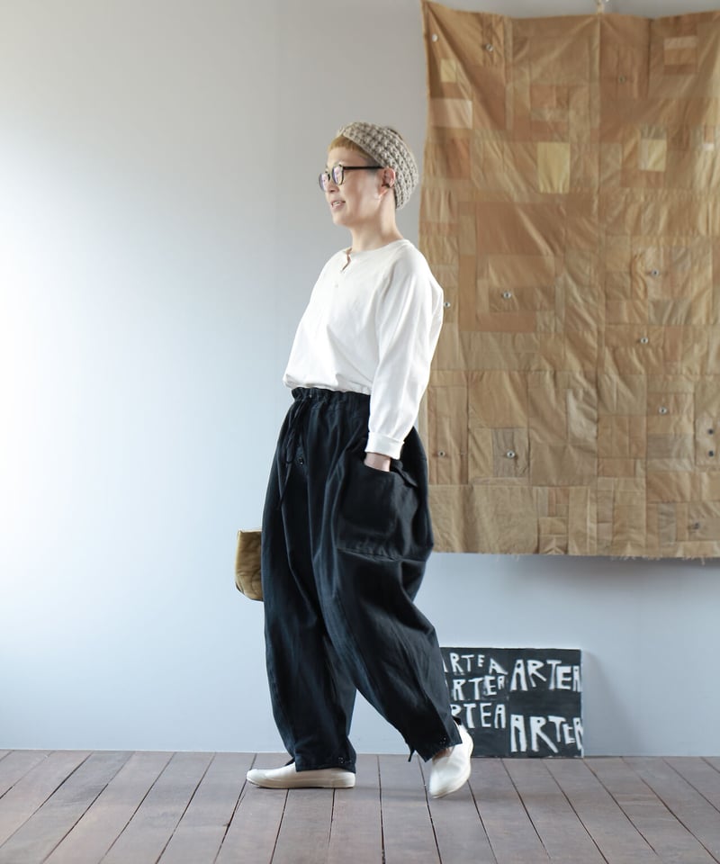 アルテポーヴェラ リメイクカーゴパンツ ブラック 試着のみ美品 【公式