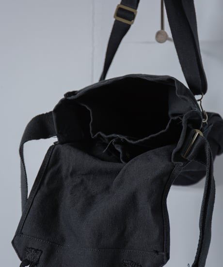 ARTE POVERA｜【 2025summer19 】1960年チェコ軍ショルダー RE-黒染ハンドプリントBAG