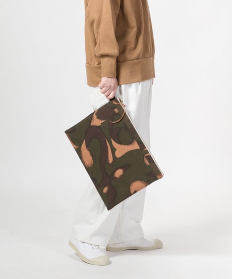 ★ARTEPOVERA【 artea-regoods009 】ハンガリー迷彩テント RE-フラットポーチ（L）キルト裏地