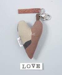 ARTEPOVERA｜【 ARTEPOVERA-25WI74039 】 US.カモジャケット RE-キーホルダー(LOVE)