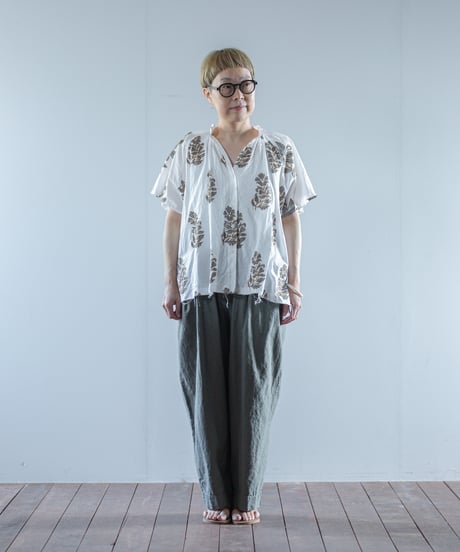 ATPOVA｜【 2025summer13 】インド草木染ハンドプリント スタンドギャザーSH