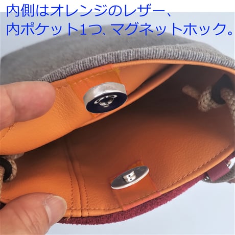 モンベルフリース端材のショルダー・レッド（名入れ木製チャームつき）