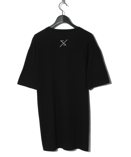 ys Yuji SUGENO (イース ユウジ スゲノ)  220210109 /  Sequin Embroidery Hemstep Big T / VOICE -BLACK
