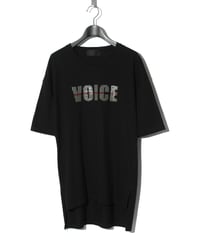 ys Yuji SUGENO (イース ユウジ スゲノ)  220210109 /  Sequin Embroidery Hemstep Big T / VOICE -BLACK
