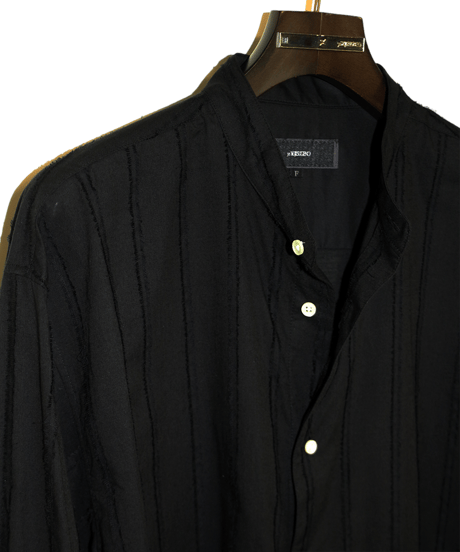 ys Yuji SUGENO (イース ユウジ スゲノ)  210830404-BLACK / Cut fringe striped over collarless shirt