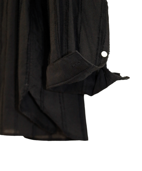 ys Yuji SUGENO (イース ユウジ スゲノ)  210830404-BLACK / Cut fringe striped over collarless shirt