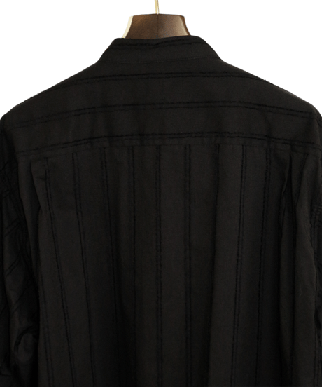 ys Yuji SUGENO (イース ユウジ スゲノ)  210830404-BLACK / Cut fringe striped over collarless shirt