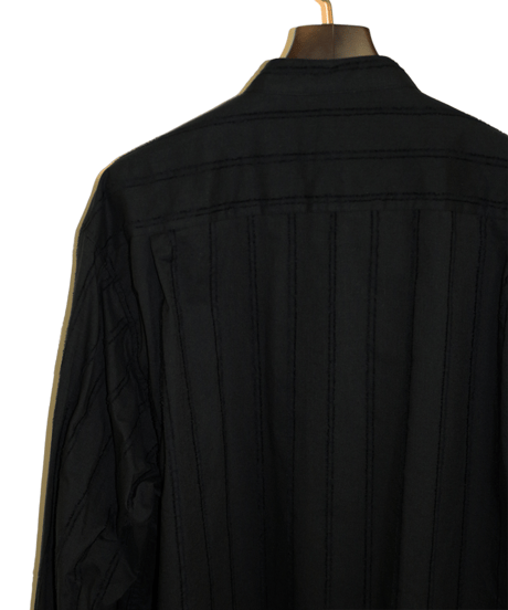 ys Yuji SUGENO (イース ユウジ スゲノ)  210830404-BLACK / Cut fringe striped over collarless shirt