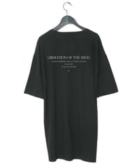 ys Yuji SUGENO (イース ユウジ スゲノ)  220510102-BLACK / Message Hemstep Big Tee