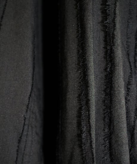 ys Yuji SUGENO (イース ユウジ スゲノ)  210830404-BLACK / Cut fringe striped over collarless shirt