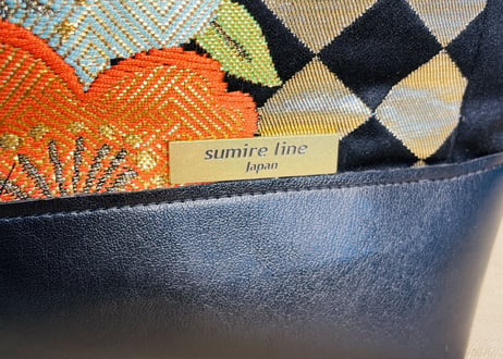 がま口3WAYショルダーバッグ 角形24cm／黒地に桜と紅葉／3-Way Clasp Bag (24 cm Frame Type)