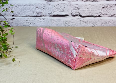 ファスナーポーチ　鮮やかなピンクとシルバー／zipper pouch