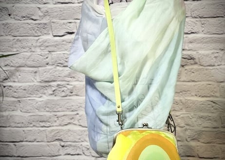 がま口ショルダーバッグ20cm／ライトグリーン×アンティークゴールドの口金／Clasp Shoulder Bag (20 cm Frame Type)