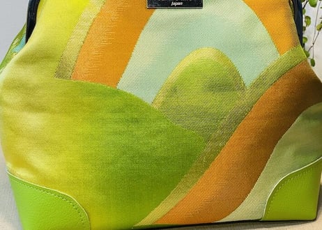 がま口ショルダーバッグ20cm／ライトグリーン×シルバーの口金／Clasp Shoulder Bag (20 cm Frame Type)