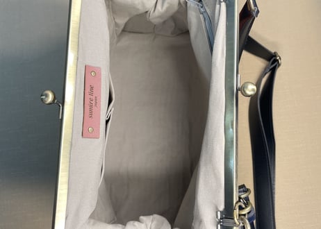 がま口3WAYショルダーバッグ 角形24cm／黒地に桜と紅葉／3-Way Clasp Bag (24 cm Frame Type)