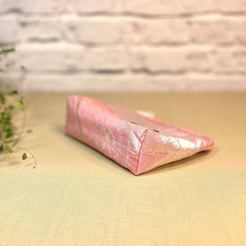ファスナーポーチ 鮮やかなピンクとシルバー／zipper pouch
