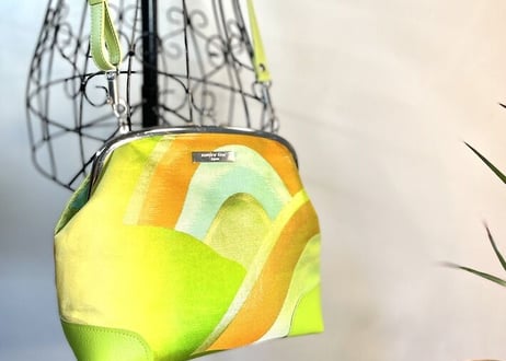 がま口ショルダーバッグ20cm／ライトグリーン×シルバーの口金／Clasp Shoulder Bag (20 cm Frame Type)