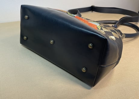 がま口3WAYショルダーバッグ 角形24cm／黒地に桜と紅葉／3-Way Clasp Bag (24 cm Frame Type)