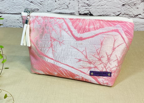 ファスナーポーチ　鮮やかなピンクとシルバー／zipper pouch