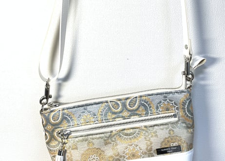 ミニショルダーバッグ／crossbody bag／白い合皮のコンビネーション