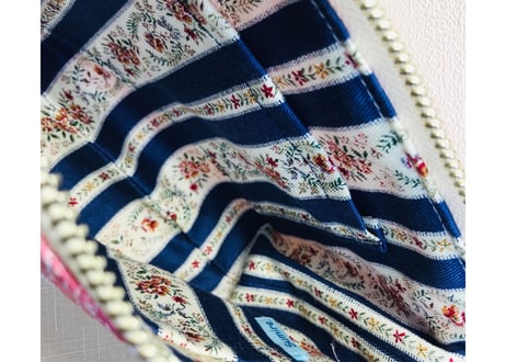 ファスナーポーチ　鮮やかなピンクとシルバー／zipper pouch