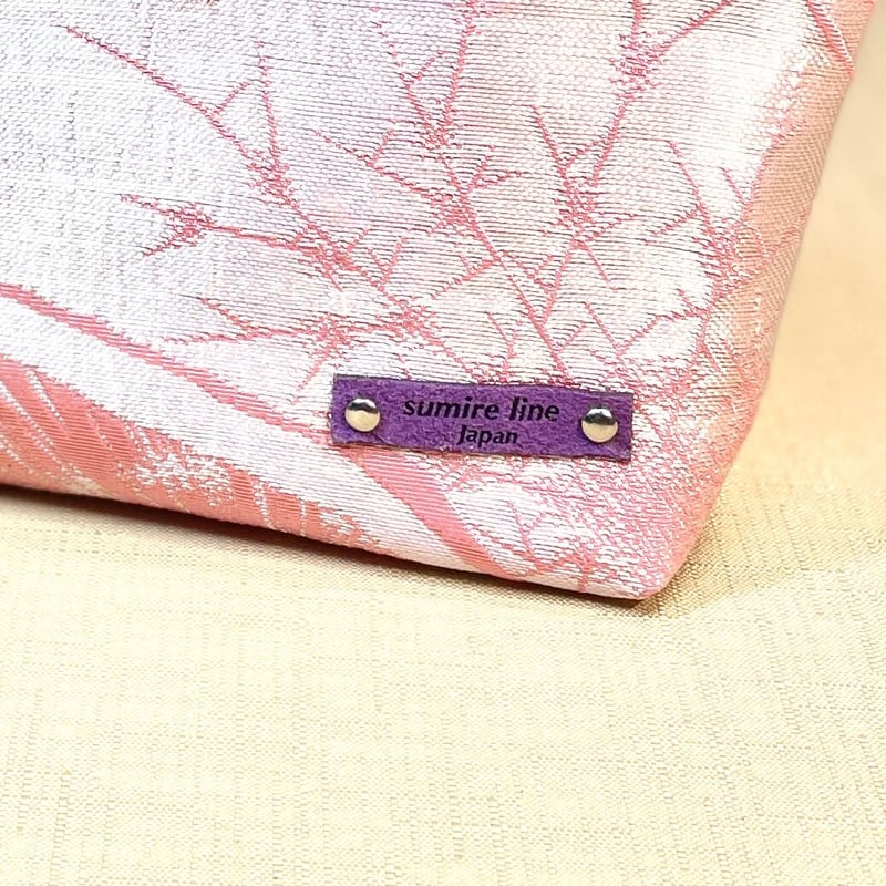 ファスナーポーチ 鮮やかなピンクとシルバー／zipper pouch
